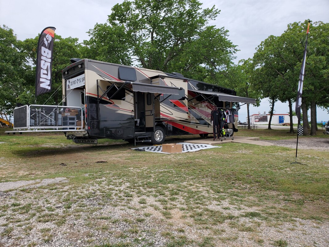 Rumble, Thor Outlaw Motorcoach at Hallett Motor Racing Circuit